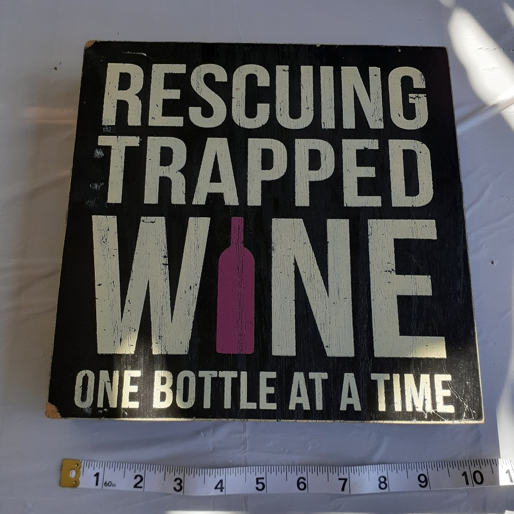 Wooden wine picture